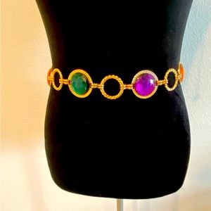 Vintage Jewel belt belt measures up to 34 inches